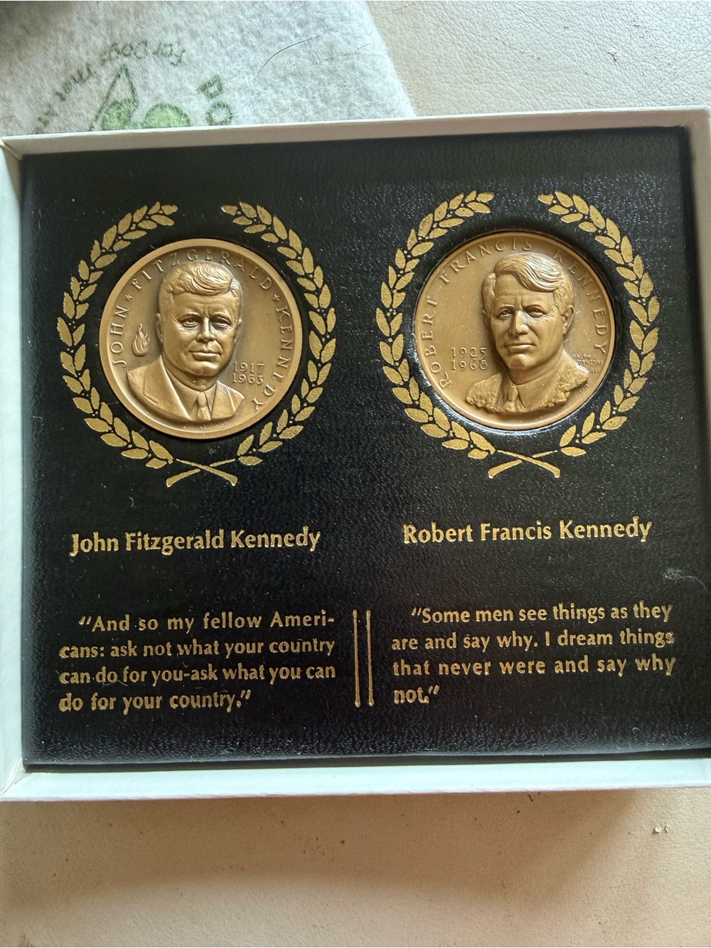 1960’’s JFK and RFK Kennedy Memorial Medal Collector Set - in original packaging - Picture 2 of 11